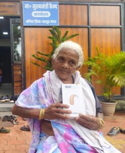 90 वर्षीय चाका बाई पुनः सुन सकती है जीवन की मधुर ध्वनि, मुख्यमंत्री कैंप कार्यालय में श्रवणदोष से पीड़ित चाका बाई को मिला श्रवण यंत्र- मुख्यमंत्री विष्णुदेव साय को दिया धन्यवाद….