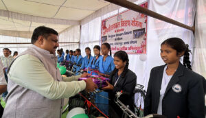 शिक्षा मंत्री गजेंद्र यादव ने बस्तर में शिक्षा विभाग की संभाग स्तरीय समीक्षा बैठक ली…